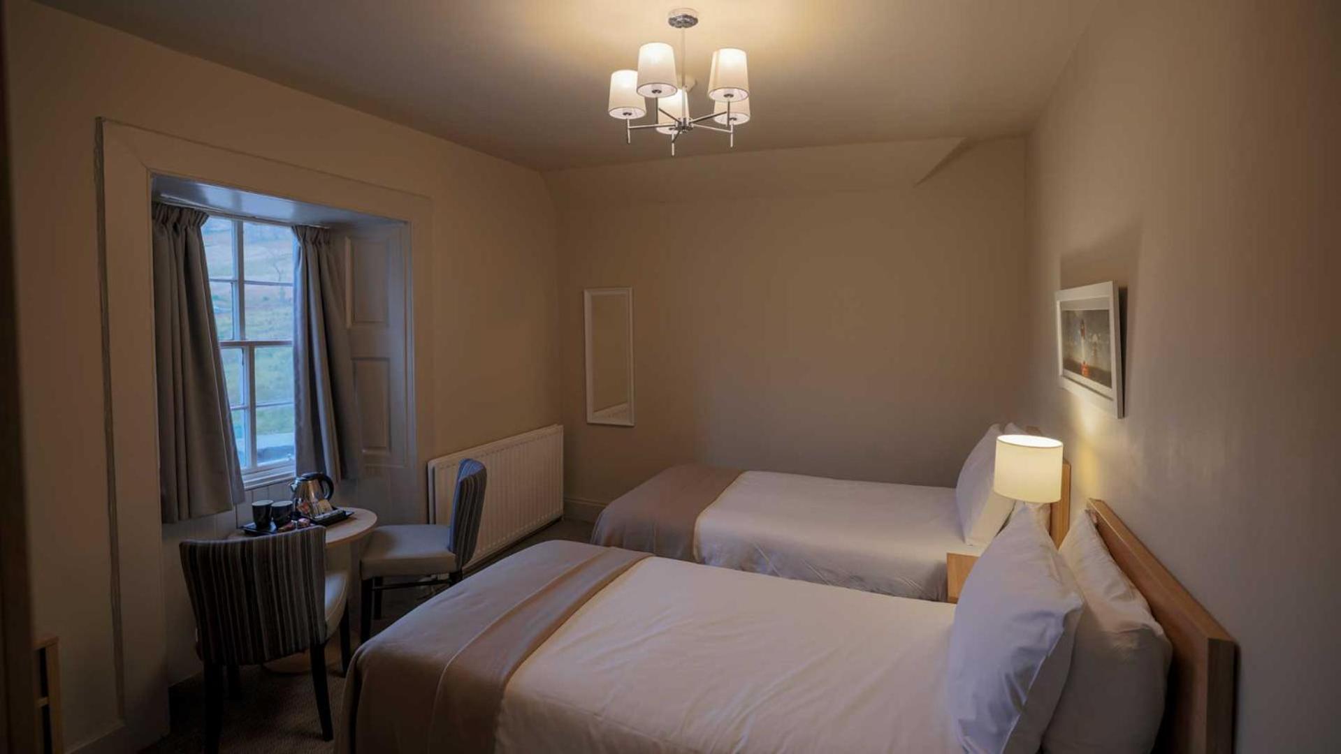 The Tarbet Hotel المظهر الخارجي الصورة