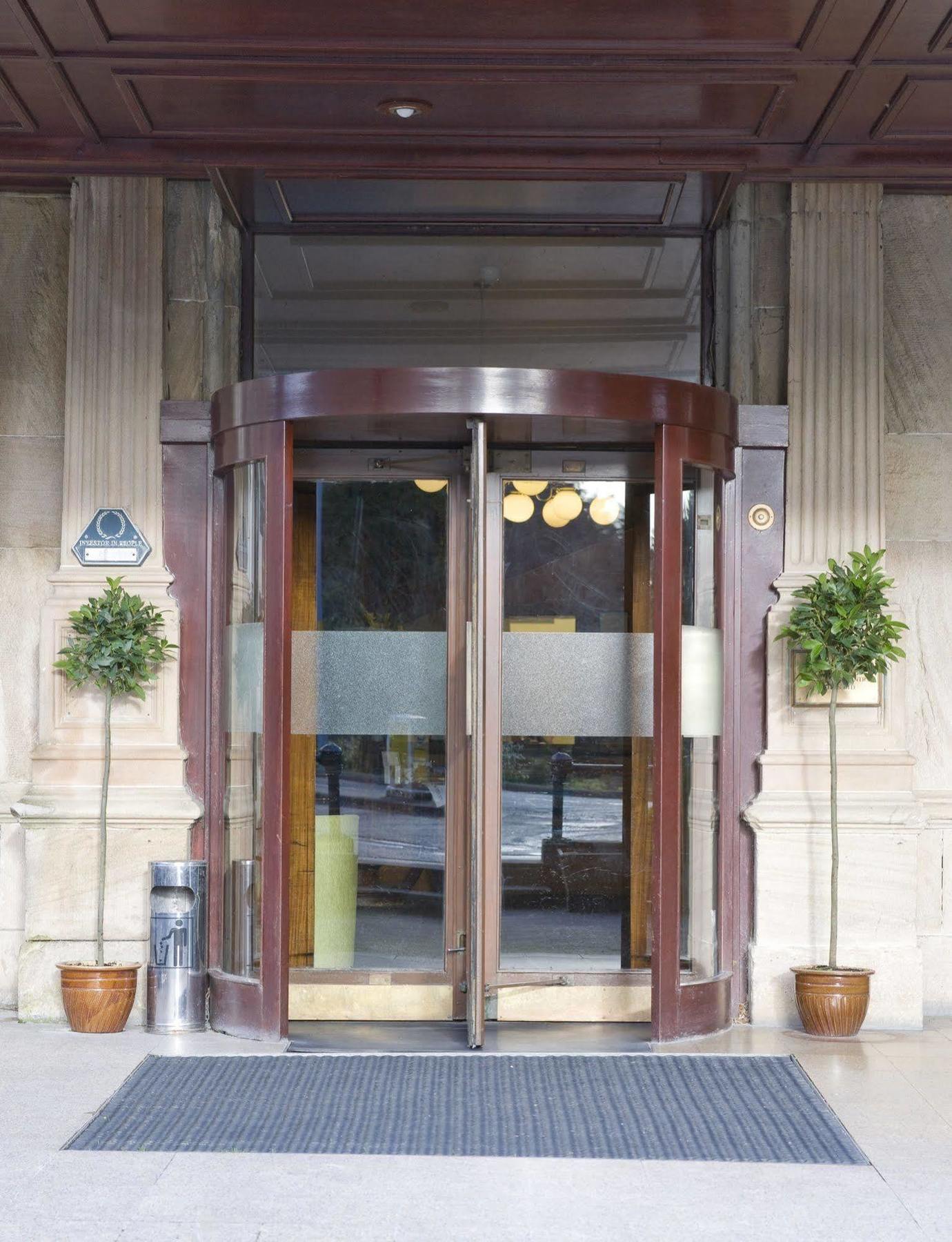The Tarbet Hotel المظهر الخارجي الصورة